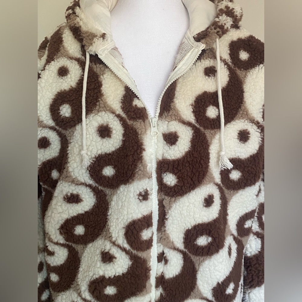 PacSun Brown and Cream Yin Yang Fleece Jacket women‎ size small - Picture 3 of 11